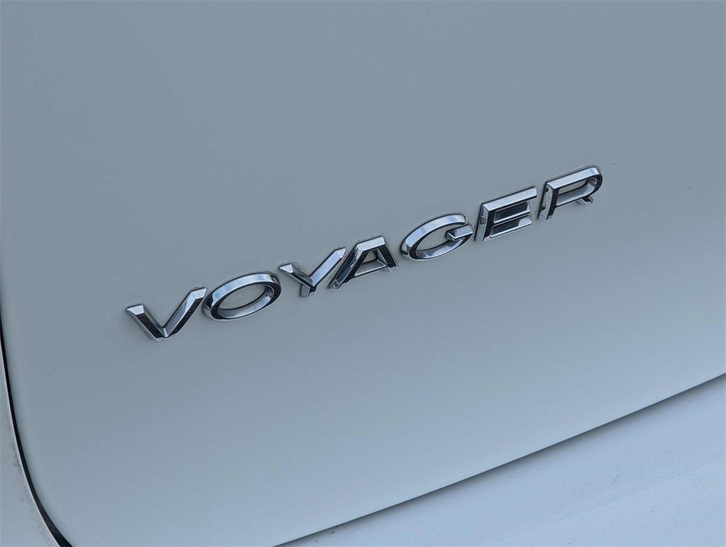 Used 2023 Chrysler Voyager LX image 6