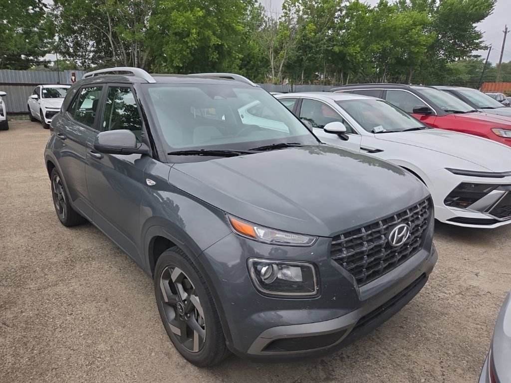 Used 2025 Hyundai Venue SEL FWD image 6