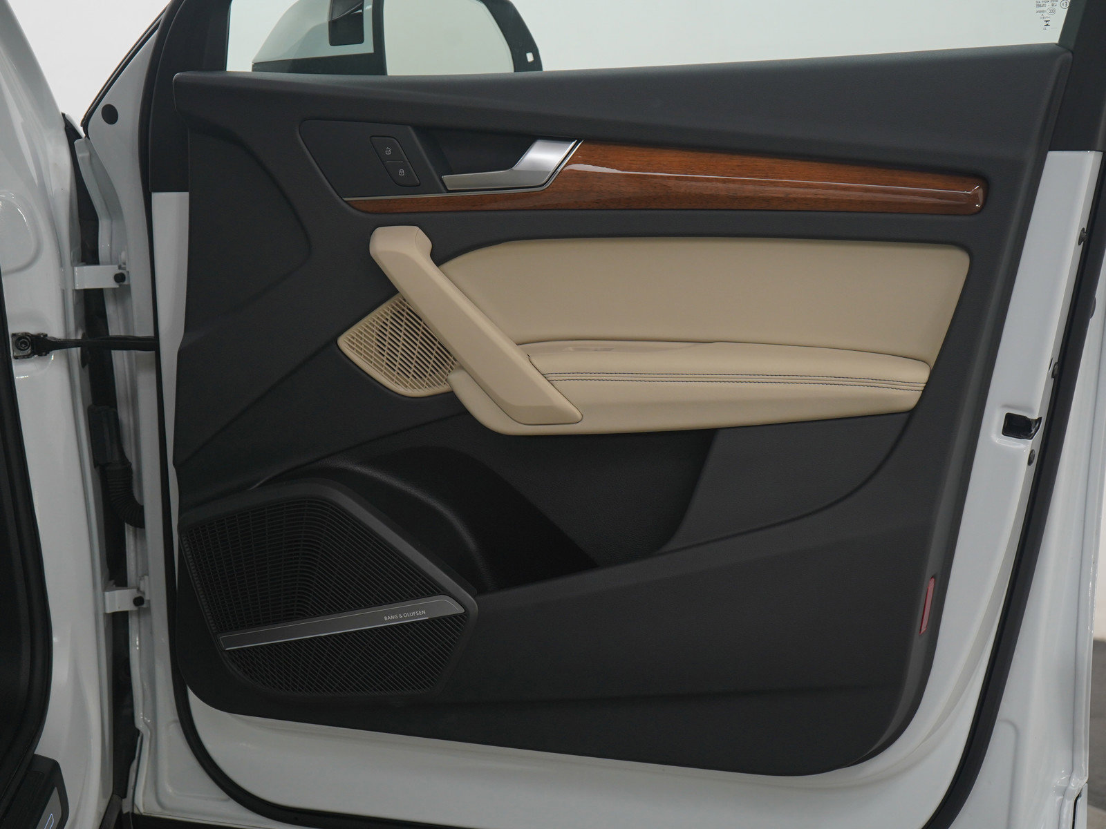 Used 2023 Audi Q5 e Prestige w/ Prestige Package image 12