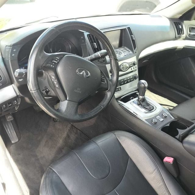 Used 2011 INFINITI G37 Sport w/ Premium Pkg RWD image 4