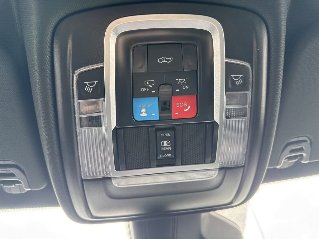 New 2026 RAM 1500 4x4 Crew Cab image 32