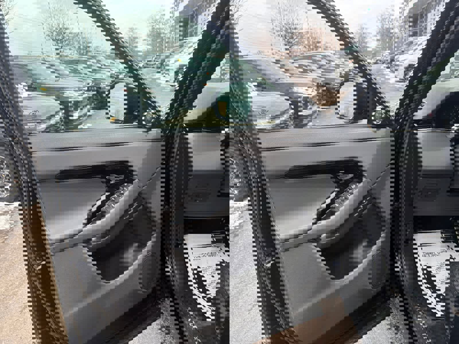 Used 2024 Land Rover Range Rover Evoque Dynamic SE image 11