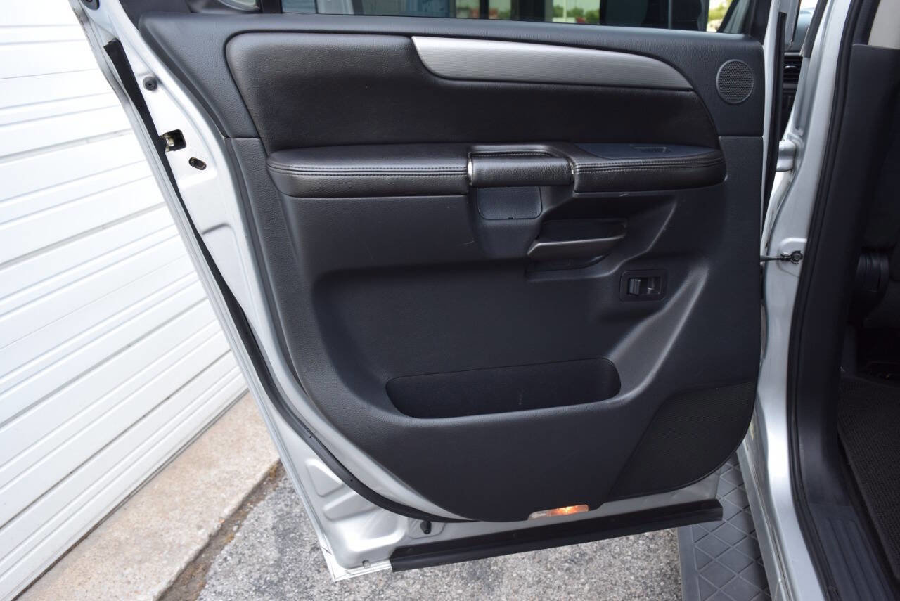 Used 2014 Nissan Armada SV image 40