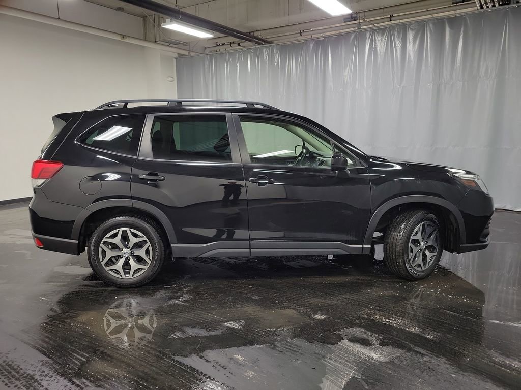 Used 2023 Subaru Forester Premium image 9