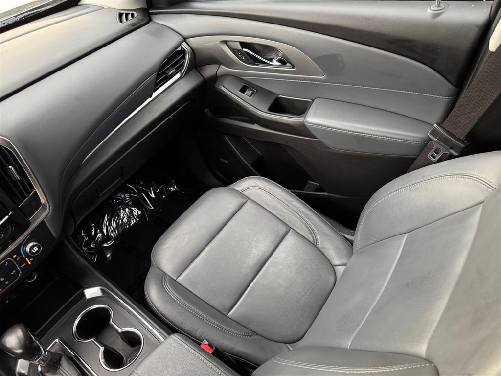 Used 2021 Chevrolet Traverse LT w/ LT Premium Package image 17