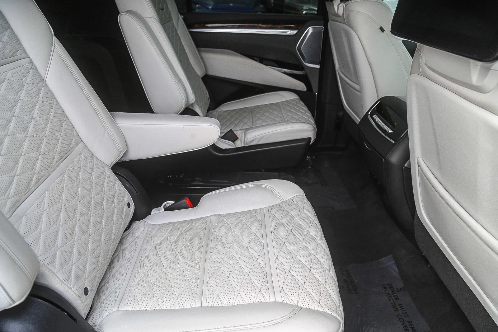 Used 2025 Cadillac Escalade ESV Sport Platinum AWD/4WD image 17