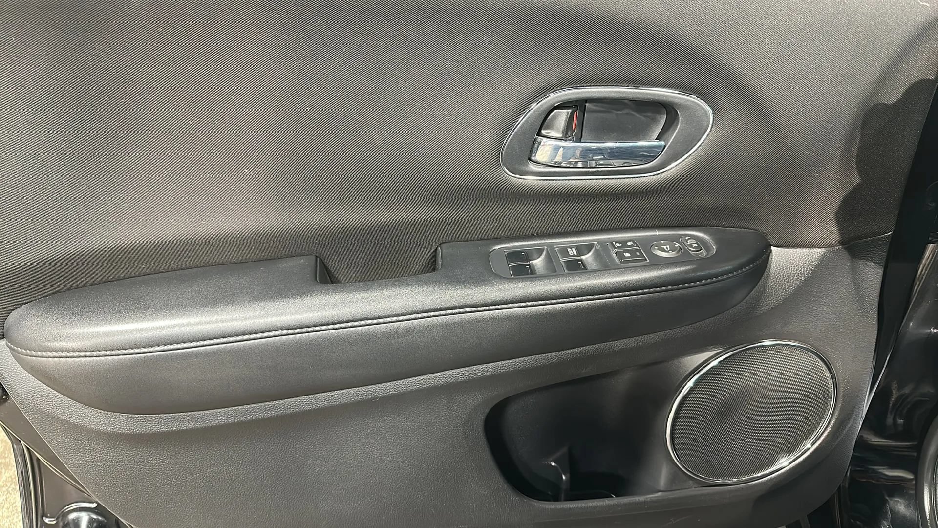 Used 2018 Honda HR-V EX image 10