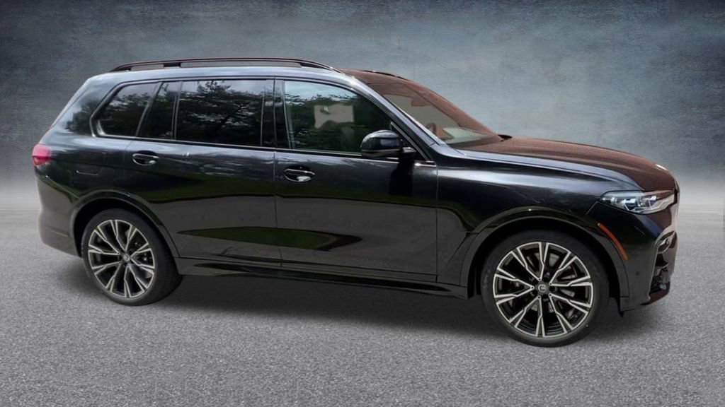 Used 2022 BMW X7 M50i image 32