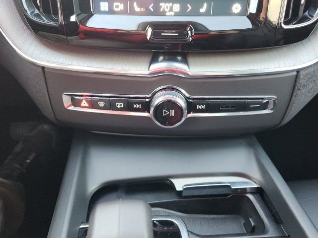 Certified 2025 Volvo XC60 B5 Plus image 17