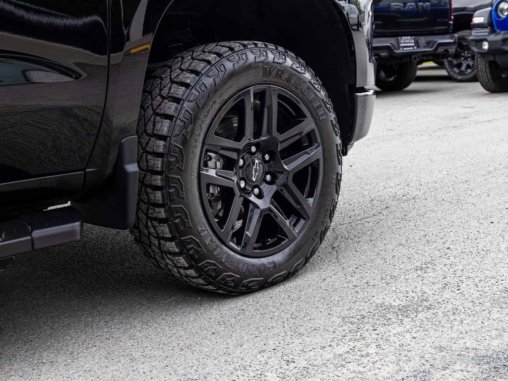 Used 2025 Chevrolet Silverado 1500 Custom Trail Boss w/ Midnight Edition AWD/4WD image 10