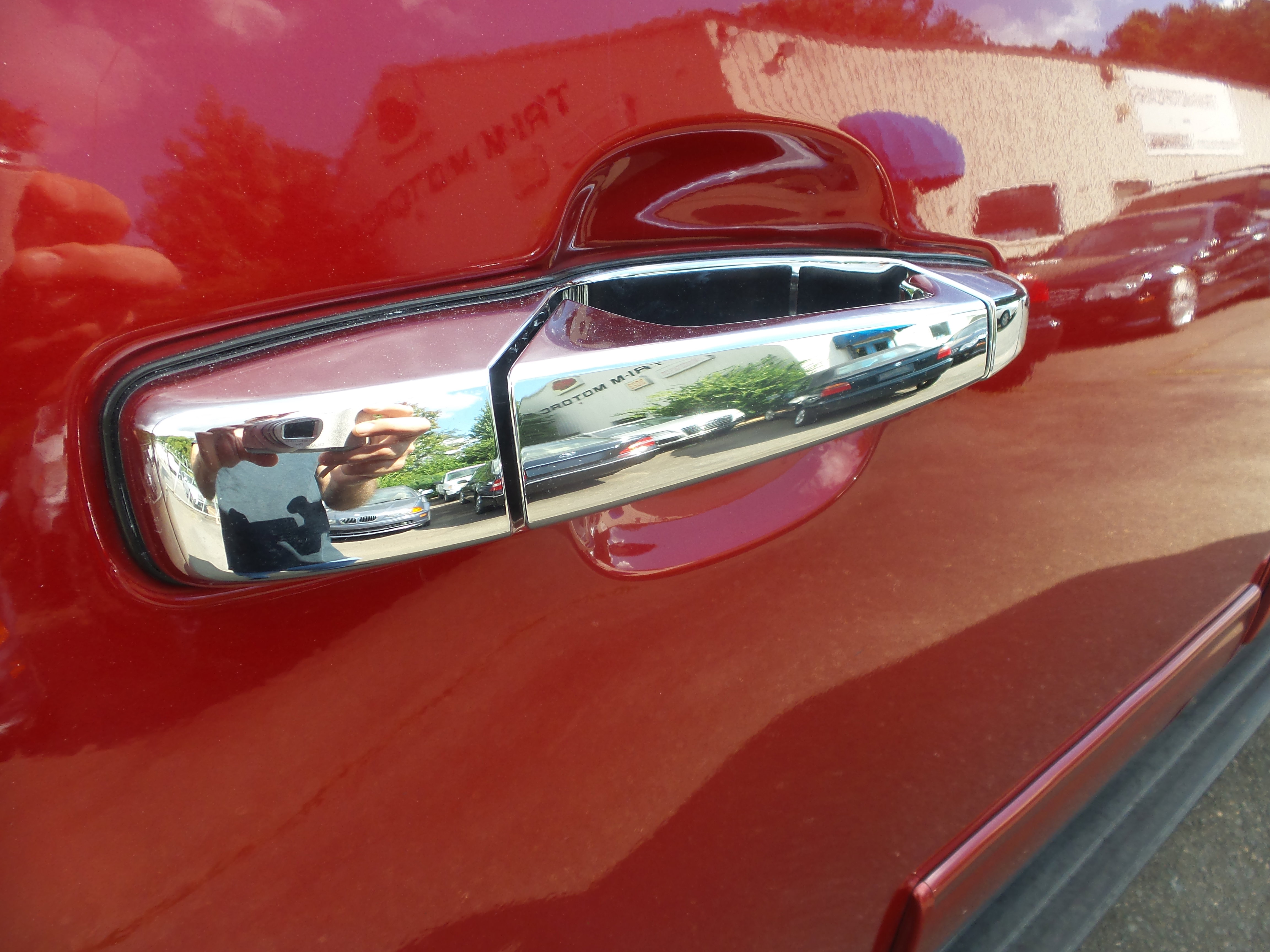 Used 2013 GMC Yukon SLT w/ SLT Chrome Package image 19