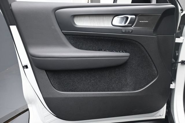 Certified 2025 Volvo XC40 B5 Ultra AWD/4WD image 20