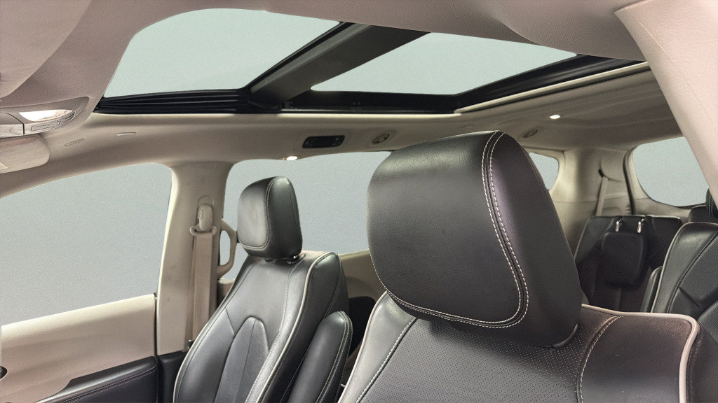 Used 2023 Chrysler Pacifica Limited FWD image 20