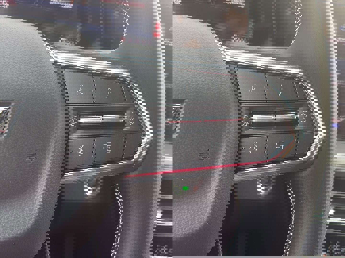 Used 2025 Chevrolet Traverse LT image 18