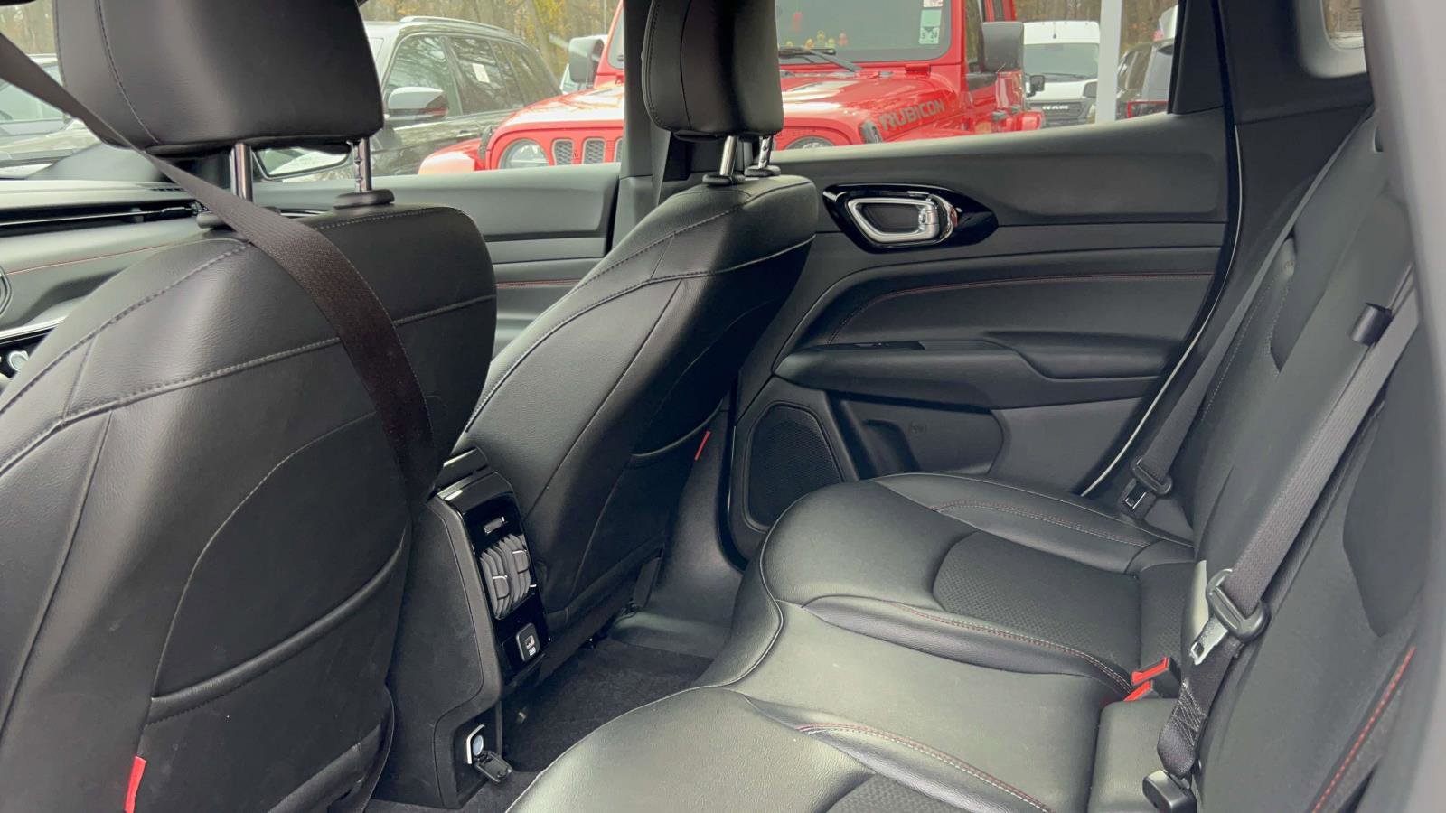 Used 2024 Jeep Compass Trailhawk image 25