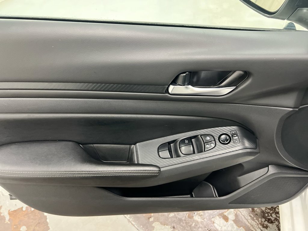 Used 2024 Nissan Altima 2.5 SV FWD image 20