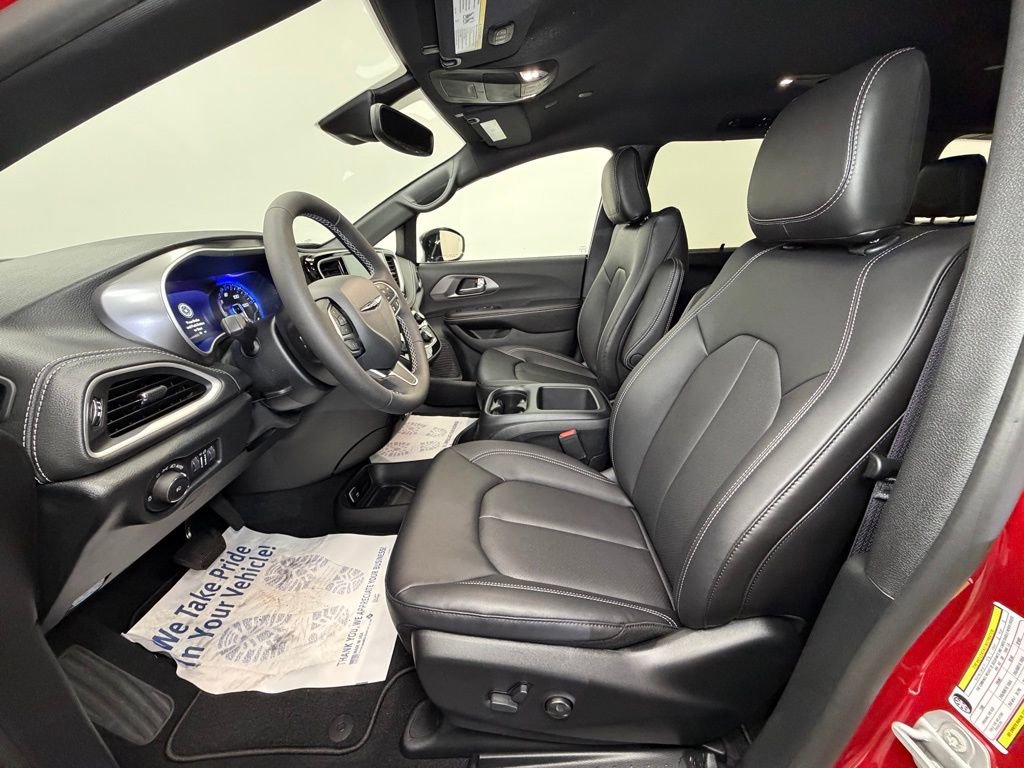New 2026 Chrysler Pacifica Select AWD/4WD image 4
