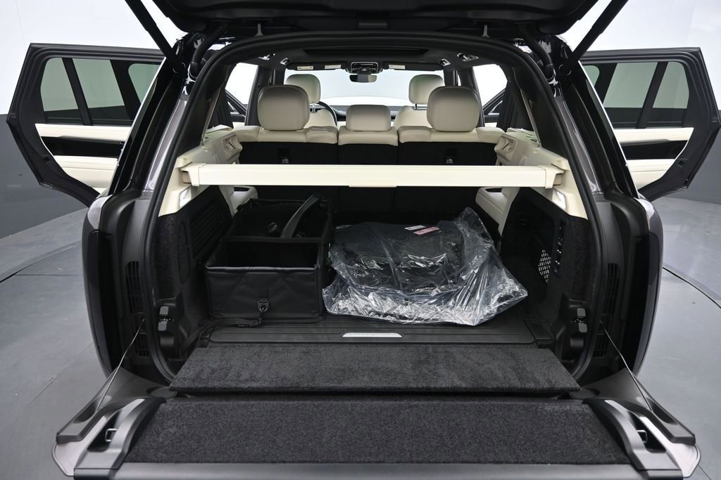 New 2026 Land Rover Range Rover Long Wheelbase SE AWD/4WD image 19