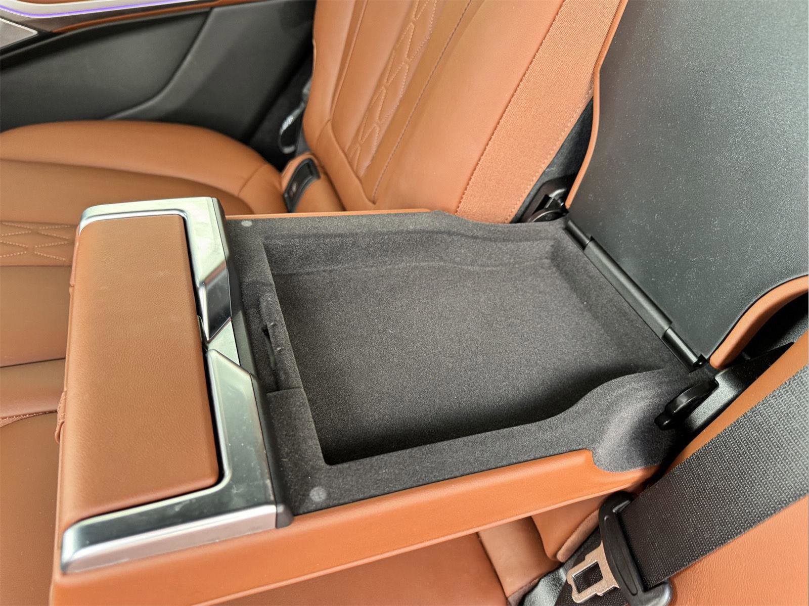 Used 2025 BMW X7 M60i image 37