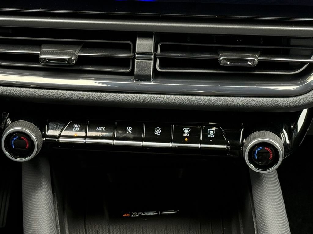 New 2026 Chevrolet Equinox EV RS w/ Convenience Package II FWD image 17