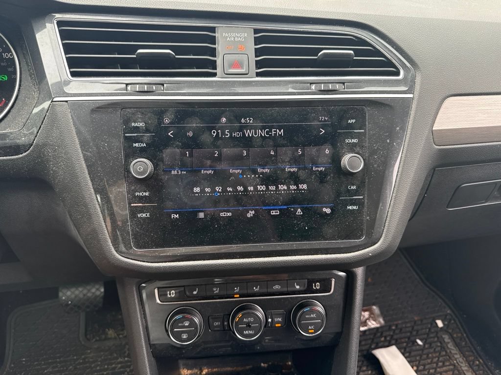 Used 2021 Volkswagen Tiguan SE FWD image 12