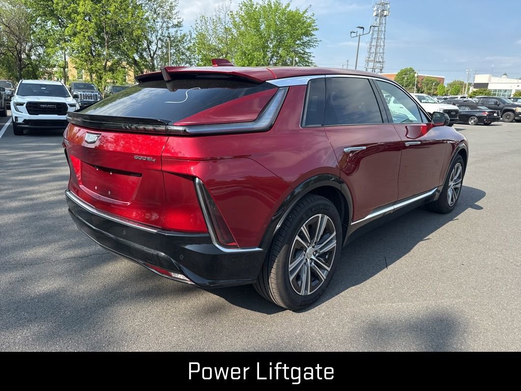 Used 2024 Cadillac Lyriq Luxury AWD/4WD image 7