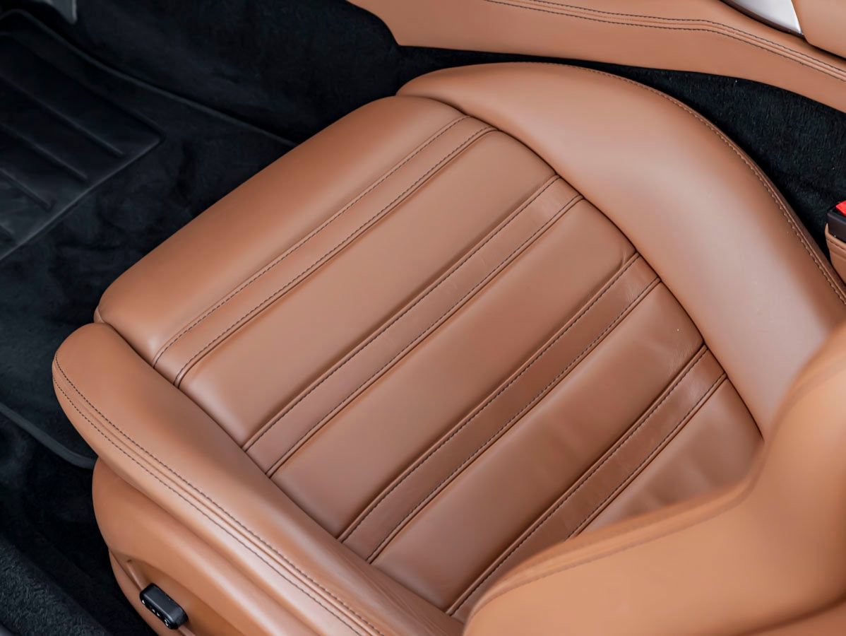 Used 2010 Ferrari California RWD image 19