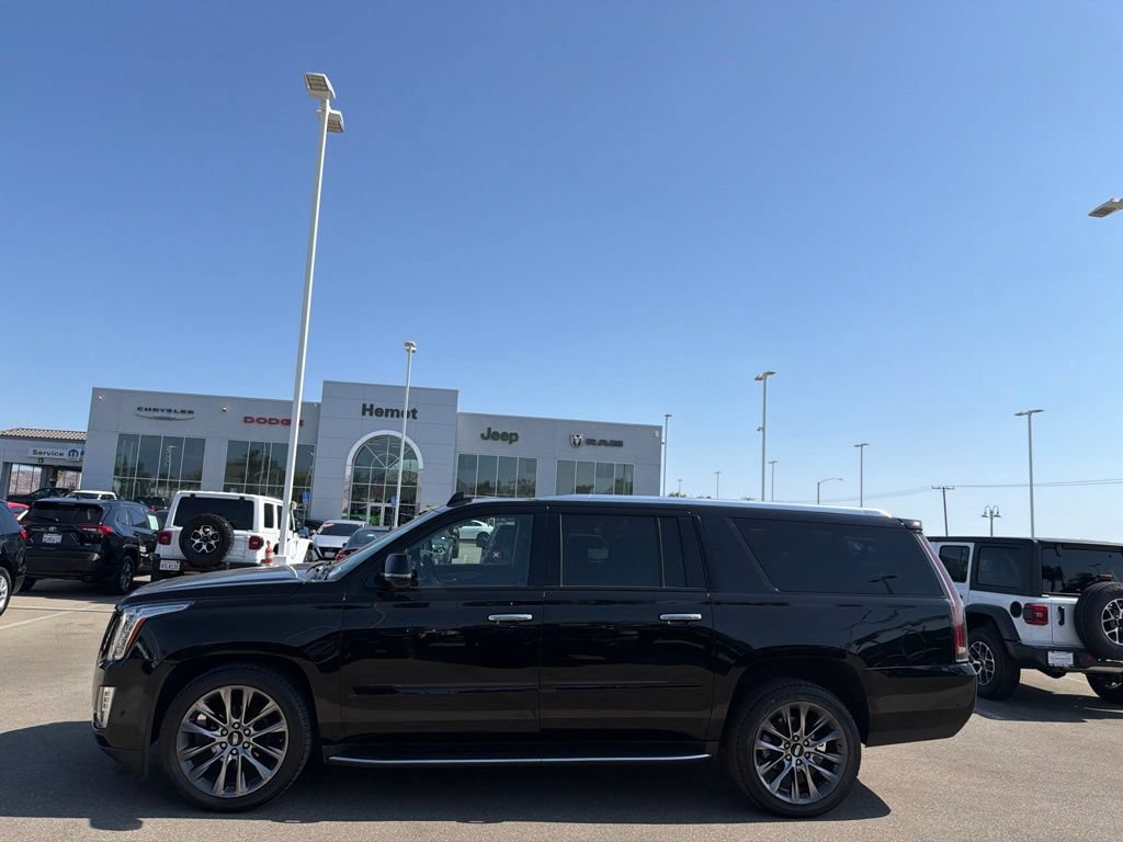Used 2020 Cadillac Escalade ESV Premium Luxury w/ Escalade Sport Edition AWD/4WD image 5