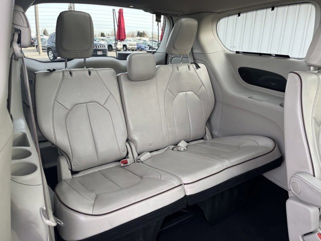 Used 2020 Chrysler Pacifica Limited image 36