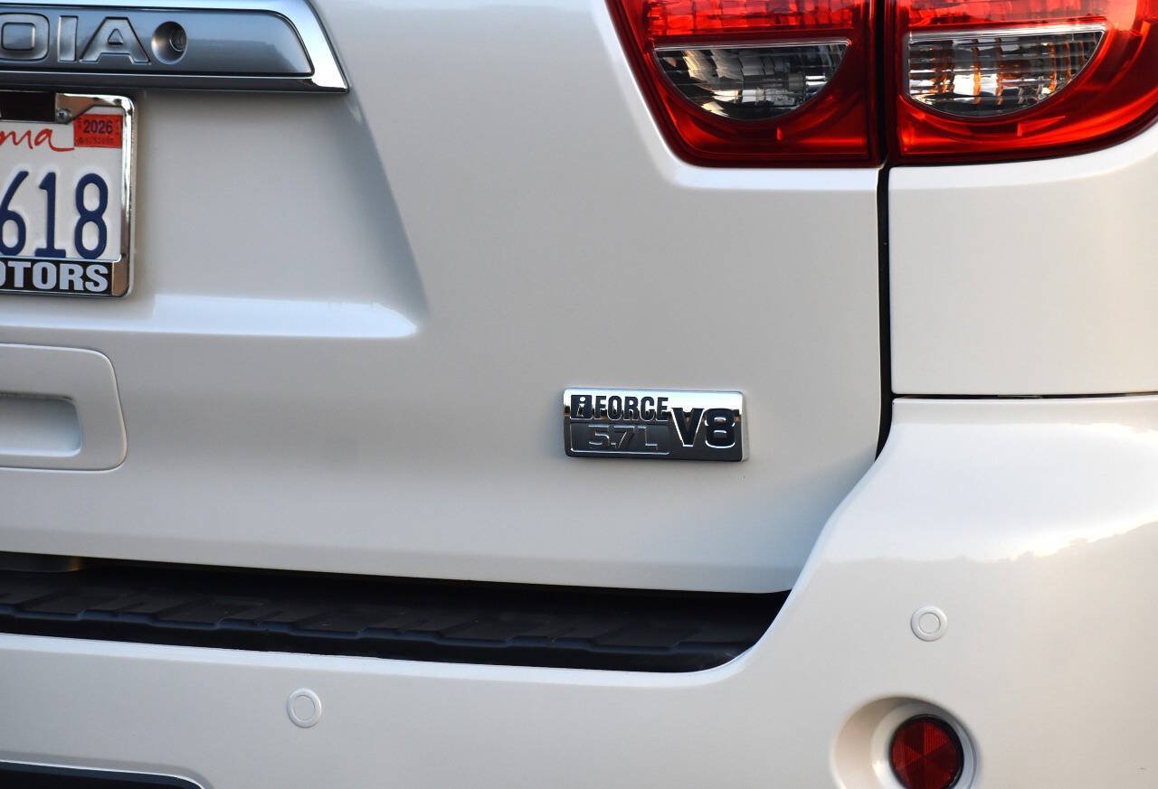 Used 2013 Toyota Sequoia Platinum AWD/4WD image 17