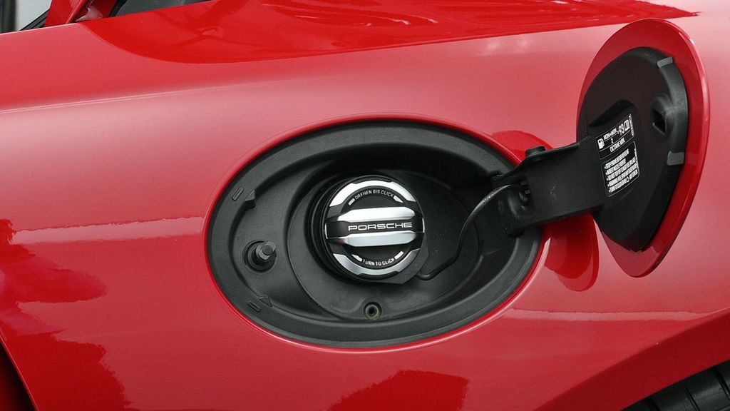 Certified 2025 Porsche 911 Carrera S RWD image 26