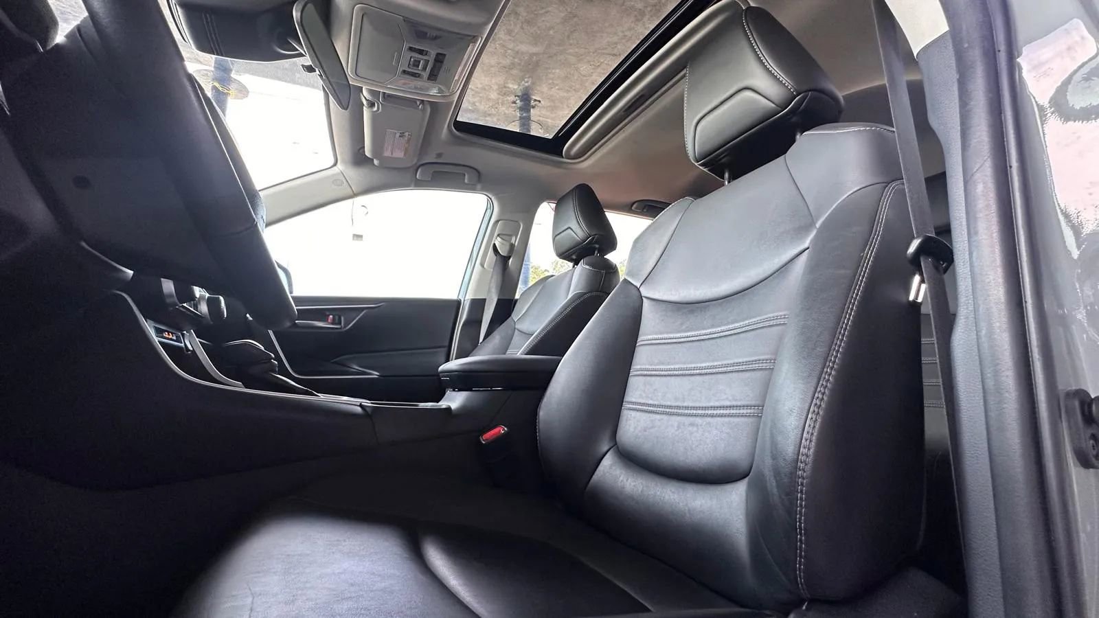 Used 2023 Toyota RAV4 XLE Premium image 8