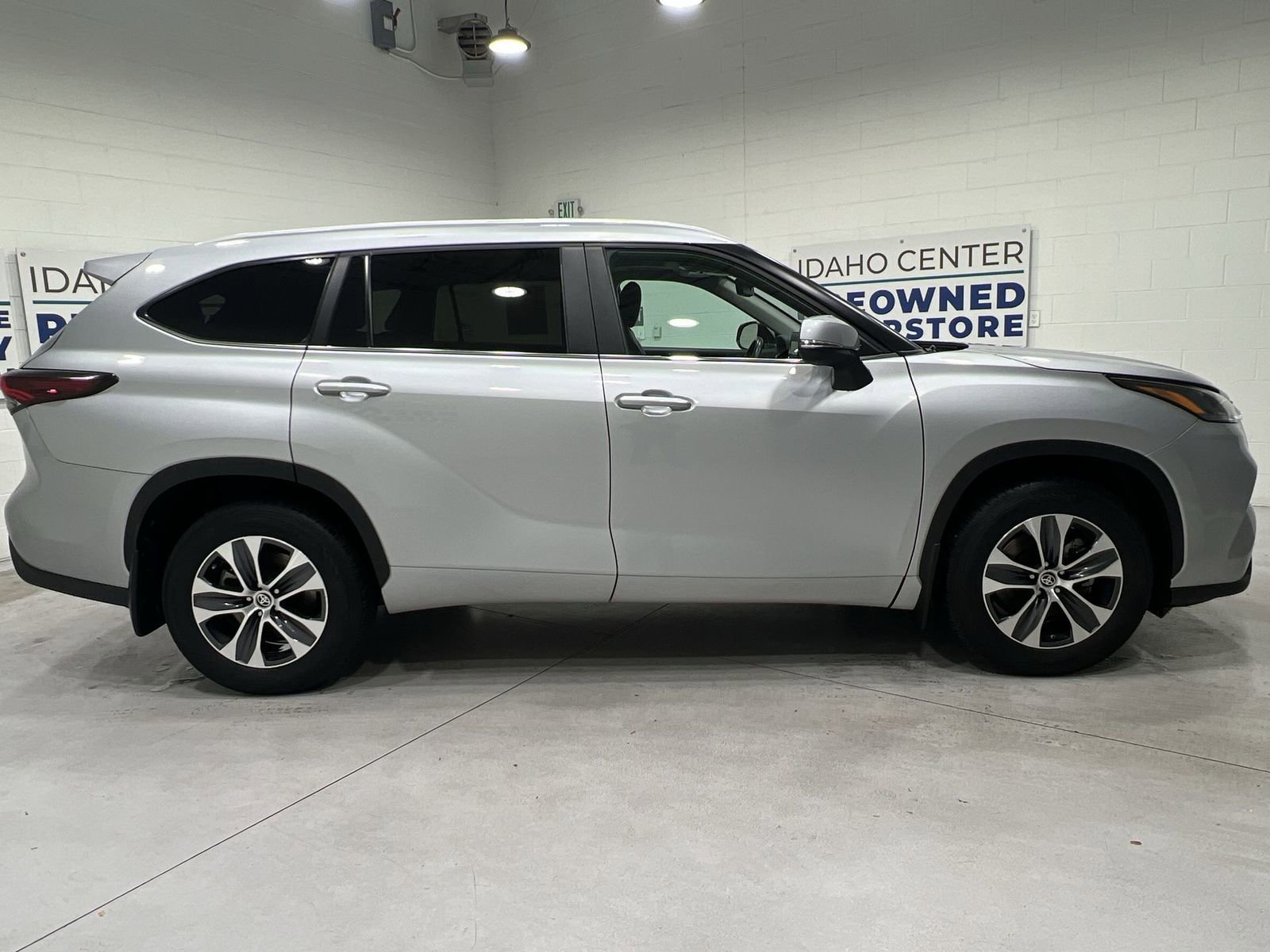 Used 2024 Toyota Highlander XLE image 9