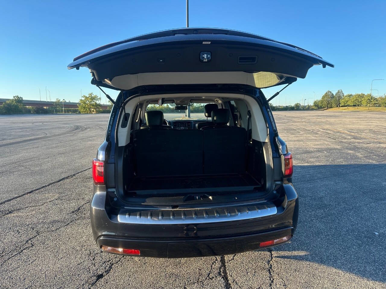 Used 2018 INFINITI QX80 4WD w/ Driver Assistance Package image 9