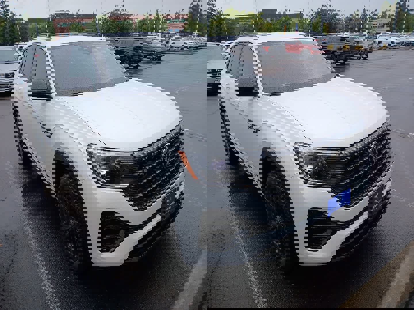 Used 2025 Volkswagen Atlas Cross Sport SEL R-Line image 1
