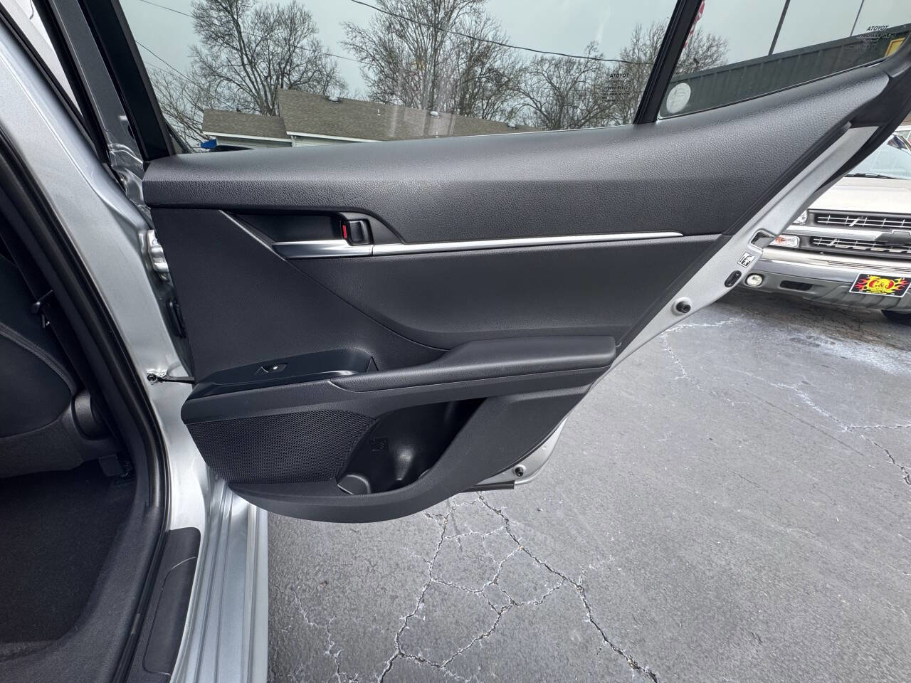 Used 2018 Toyota Camry SE image 37