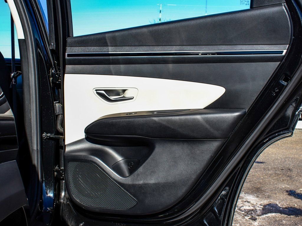 Used 2023 Hyundai Tucson SE image 12