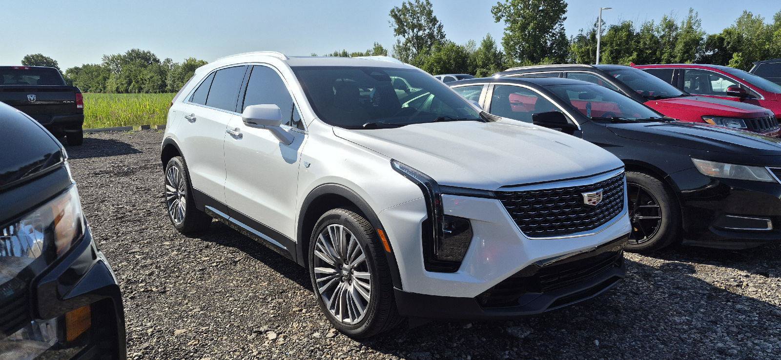 Used 2024 Cadillac XT4 Premium Luxury AWD/4WD image 2