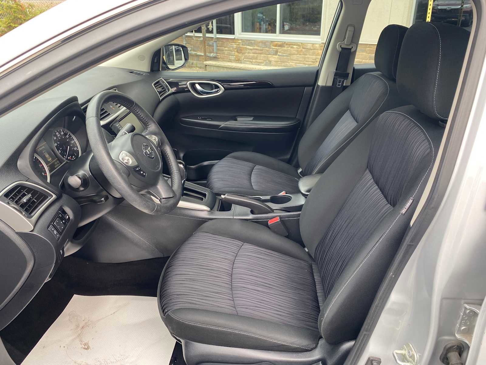 Used 2019 Nissan Sentra SV w/ Special Edition Package FWD image 9