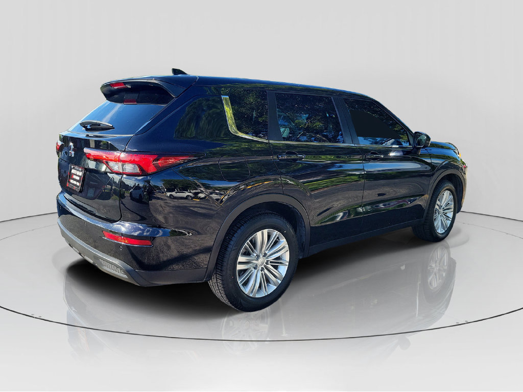Used 2023 Mitsubishi Outlander ES FWD image 7