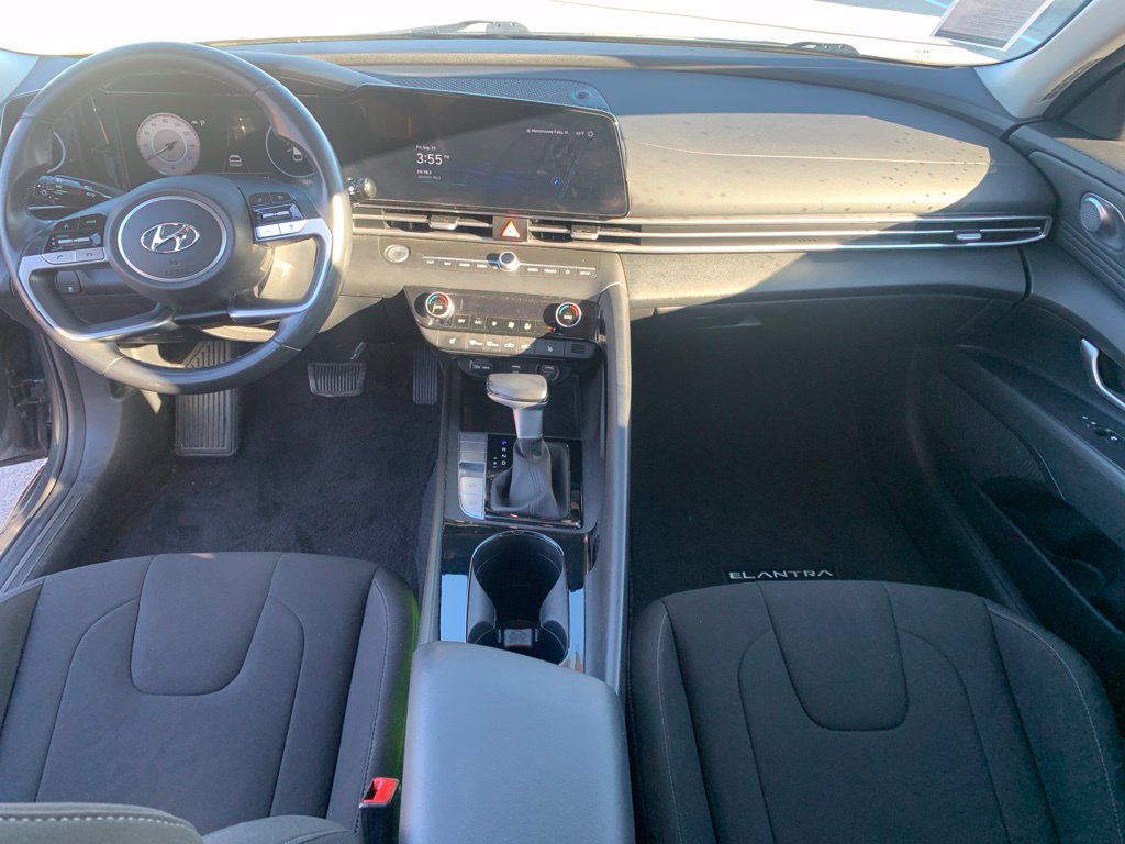 Used 2023 Hyundai Elantra SEL w/ Convenience Package FWD image 9