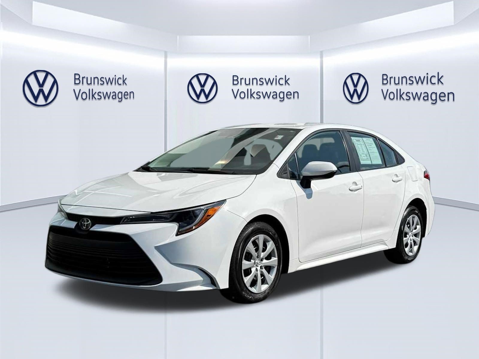 Certified 2024 Toyota Corolla LE FWD image 1