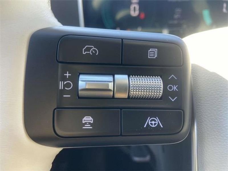 Certified 2025 Hyundai Santa Fe SE image 19