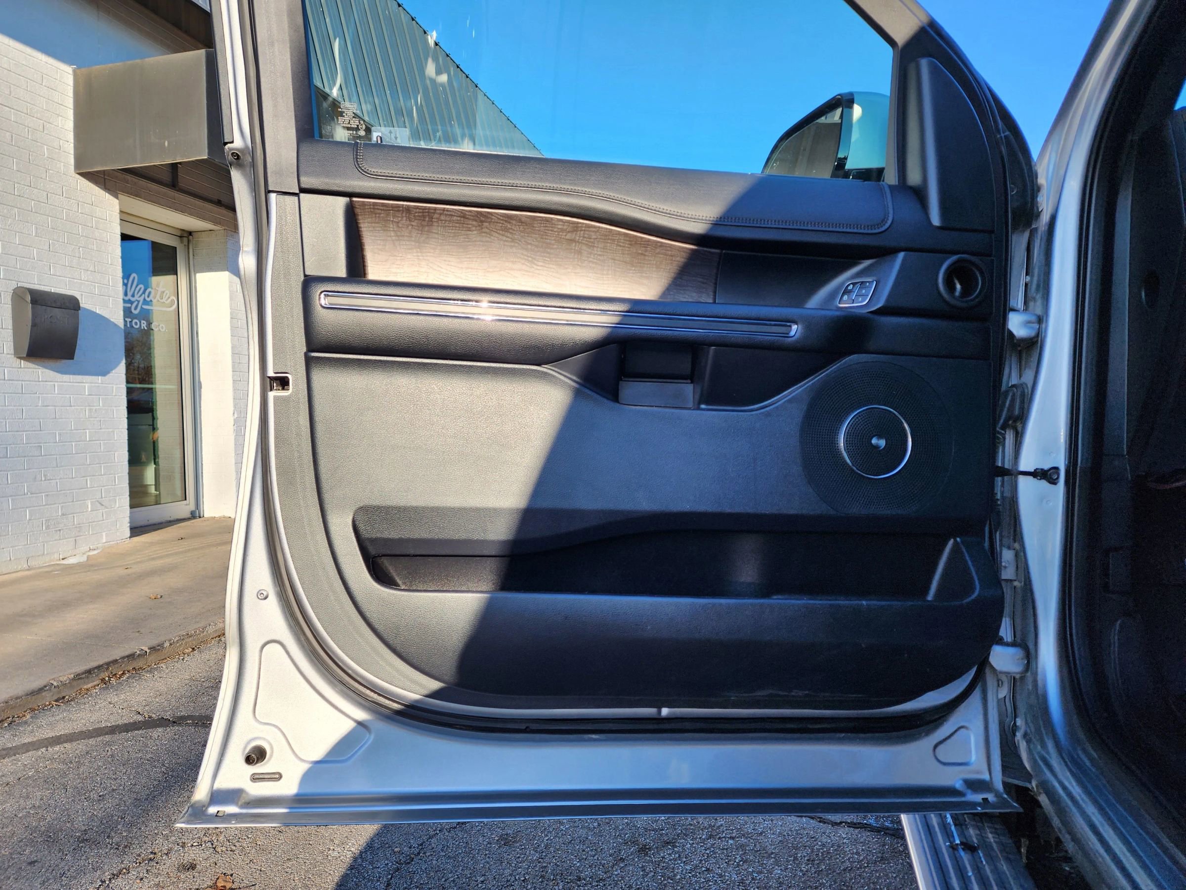 Used 2020 Ford Expedition Limited w/ Equipment Group 301A image 12