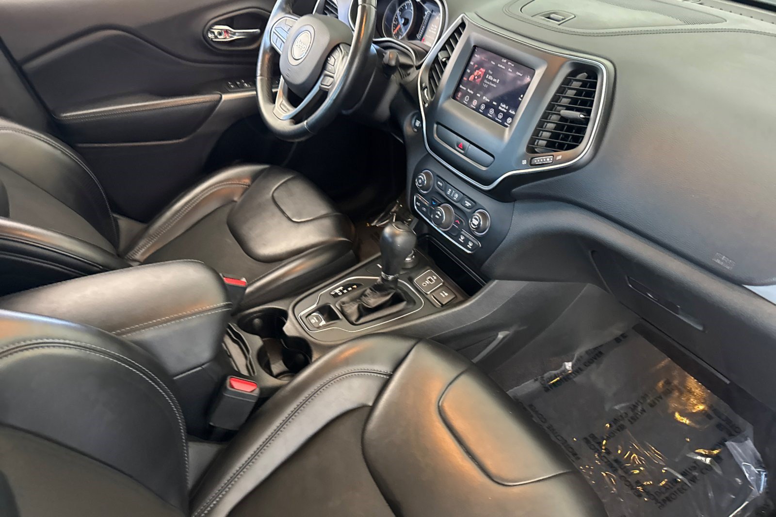 Used 2019 Jeep Cherokee Latitude Plus AWD/4WD image 34