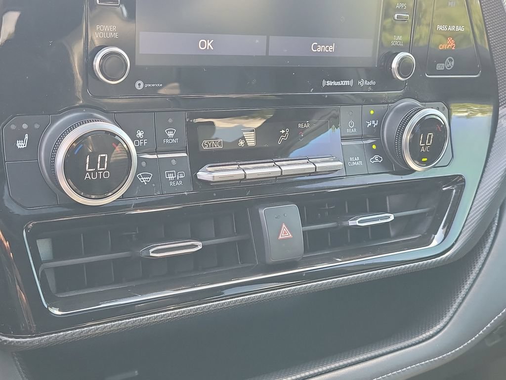 Certified 2021 Toyota Highlander XSE FWD image 16