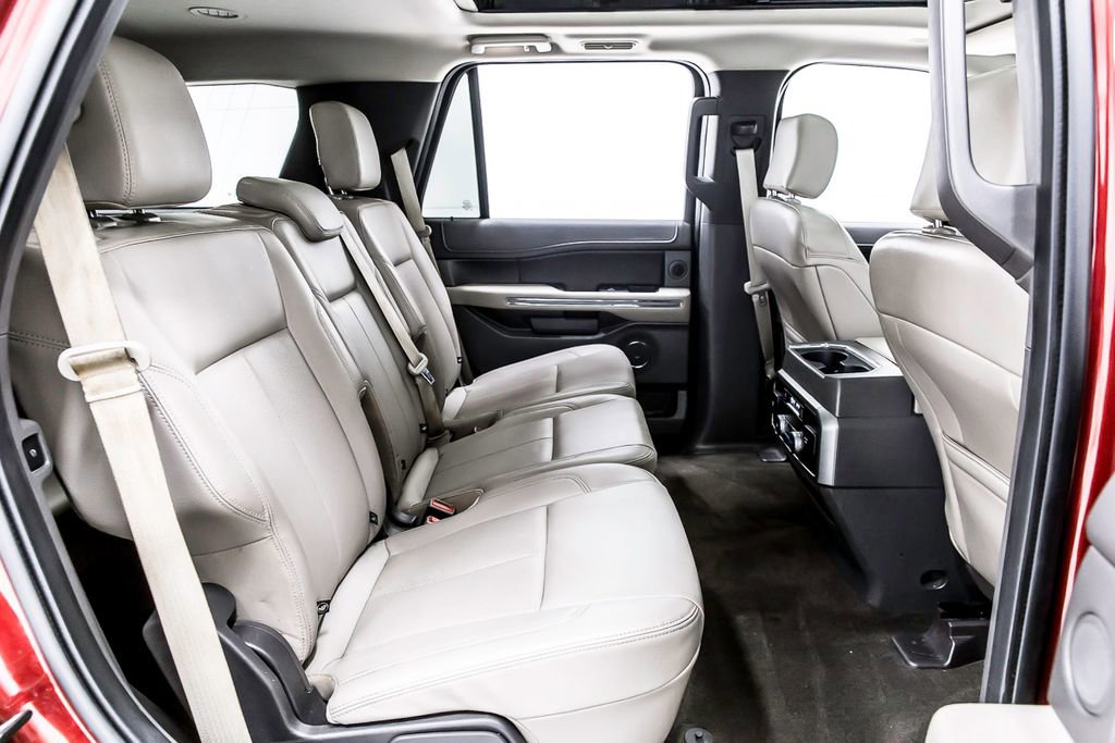Used 2019 Ford Expedition XLT w/ Equipment Group 202A RWD image 32
