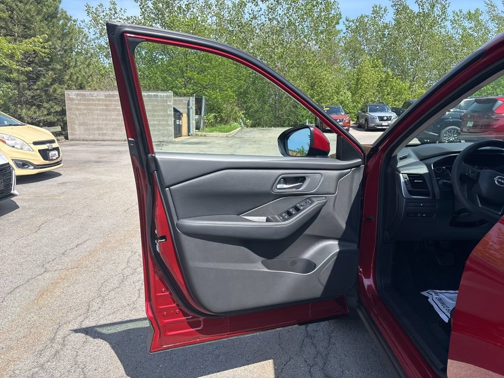 Certified 2026 Nissan Rogue SV AWD/4WD image 11