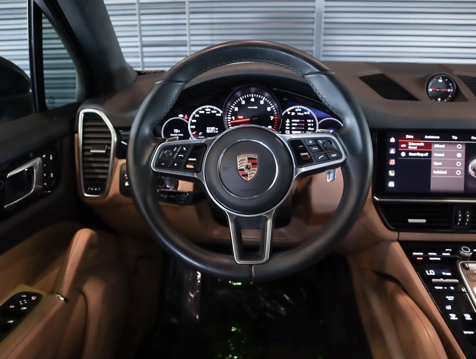 Certified 2023 Porsche Cayenne AWD/4WD image 15