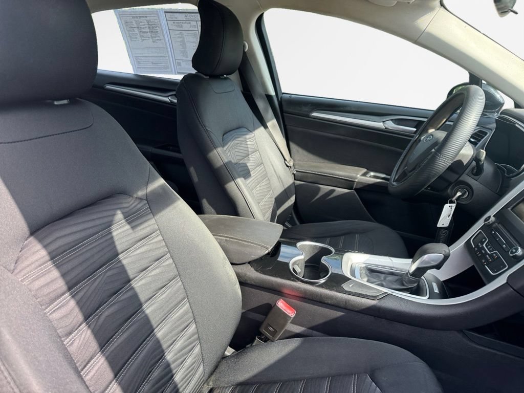 Used 2016 Ford Fusion SE FWD image 23